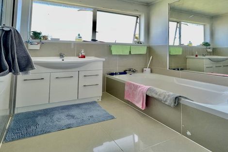 Photo of property in 365 Bucklands Beach Road, Bucklands Beach, Auckland, 2012