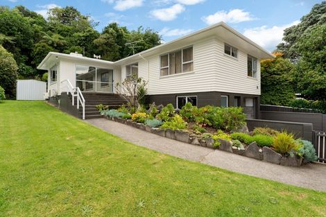 Photo of property in 21 Ambury Place, Merrilands, New Plymouth, 4312