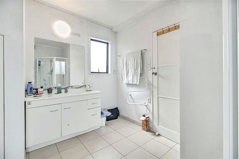 Photo of property in 7 Kaweka Street, New Lynn, Auckland, 0600