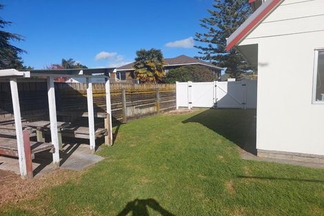 Photo of property in 3 Shepherds Road, Papakura, 2110
