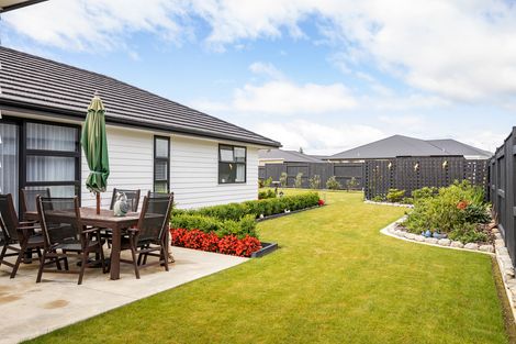 Photo of property in 15 Maple Grove, Kingston, Wellington, 6021