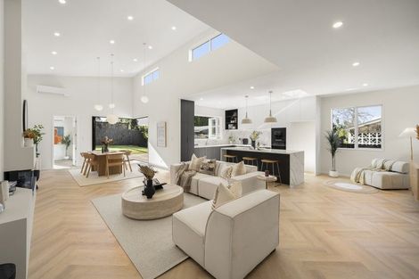 Photo of property in 8 Creamer Avenue, Belmont, Auckland, 0622