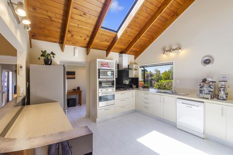 Photo of property in 172 Walter Strevens Drive, Conifer Grove, Takanini, 2112