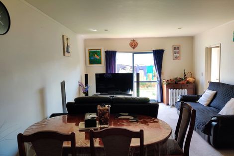 Photo of property in 14 Butia Avenue, Henderson, Auckland, 0612