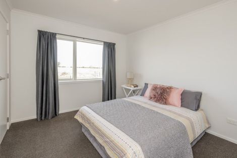 Photo of property in 88 Pohutukawa Drive, Levin, 5571
