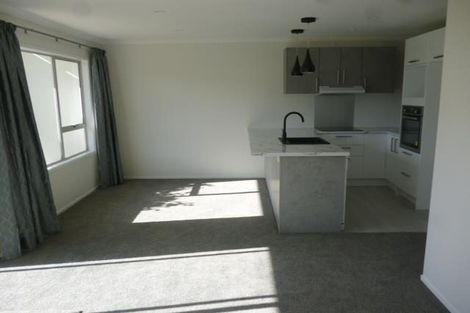 Photo of property in 5n The Esplanade, Eastern Beach, Auckland, 2012