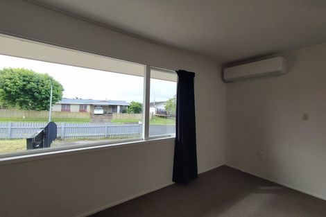 Photo of property in 82 Archmillen Avenue, Pakuranga Heights, Auckland, 2010