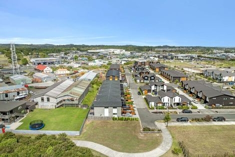 Photo of property in 12 Parenga Lane, Kumeu, 0810