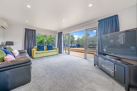 Photo of property in 75 Mount Marua Way, Timberlea, Upper Hutt, 5018