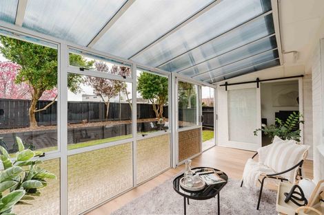 Photo of property in 35 Lake Crescent, Hamilton Lake, Hamilton, 3204