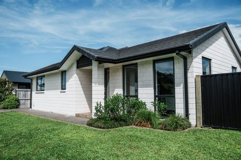 Photo of property in 60 Pakanga Grove, Pyes Pa, Tauranga, 3112