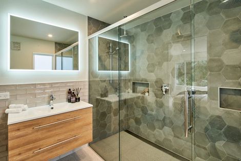 Photo of property in 44 Cheviot Road, Lowry Bay, Lower Hutt, 5013