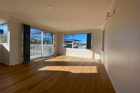 Photo of property in 92 Ravenwood Drive, Forrest Hill, Auckland, 0620