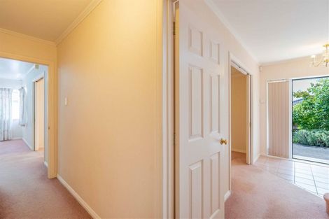 Photo of property in 14 Javelin Place, West Harbour, Auckland, 0618