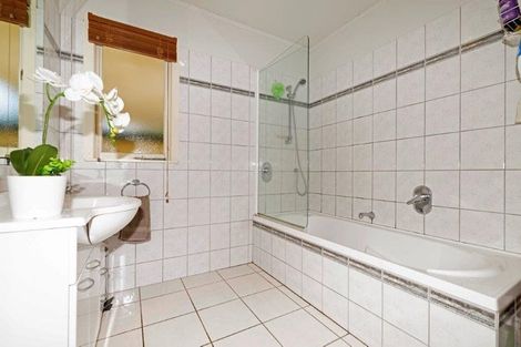 Photo of property in 20 Sherrybrooke Place, Sunnyvale, Auckland, 0612