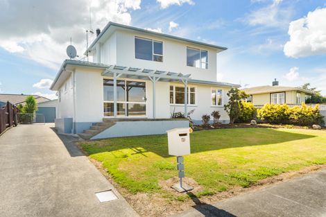 Photo of property in 27 Galway Avenue, Hokowhitu, Palmerston North, 4410