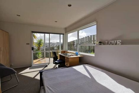 Photo of property in 2/14 Camilla Grove, Totara Vale, Auckland, 0629