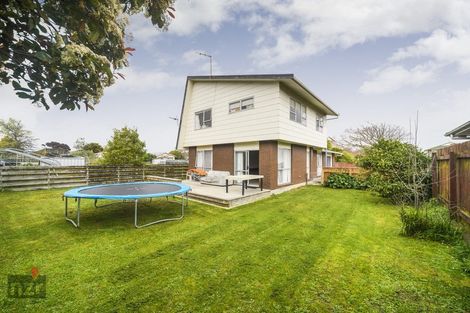 Photo of property in Charleville Court, 1/225 Ruahine Street, Roslyn, Palmerston North, 4414