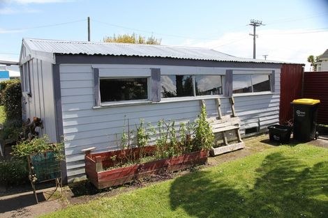 Photo of property in 105 Queen Street, Westport, 7825