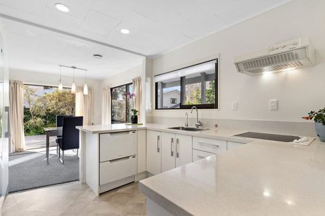 Photo of property in 2/102 Manhattan Heights, Glendene, Auckland, 0602