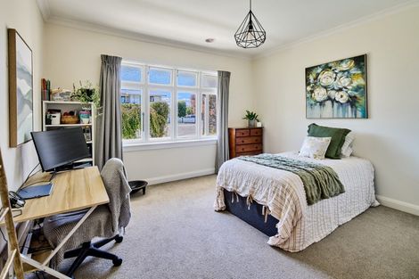 Photo of property in 22 Central Terrace, Alicetown, Lower Hutt, 5010
