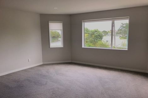 Photo of property in 1a Harrowglen Drive, Northcross, Auckland, 0632