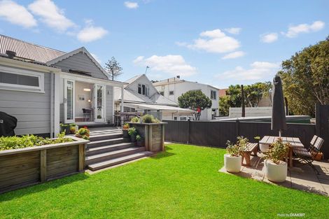 Photo of property in 53 Brougham Street, Mount Victoria, Wellington, 6011