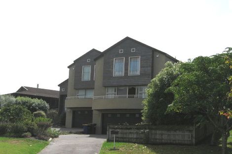 Photo of property in 2 Oystergrove Road, West Harbour, Auckland, 0618