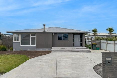Photo of property in 12 Hart Street, Foxton Beach, Foxton, 4815