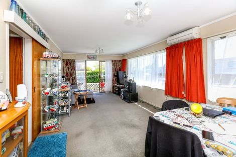 Photo of property in 2/10 Kellyville Heights, Merrilands, New Plymouth, 4312