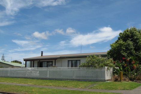 Photo of property in 53 Stevenson Road, Clarks Beach, 2122