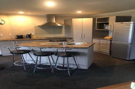 Photo of property in 14 Cleveland Heights, Kelvin Grove, Palmerston North, 4414