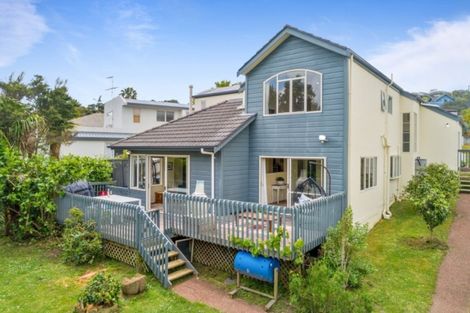 Photo of property in 18 Tyrico Close, Unsworth Heights, Auckland, 0632