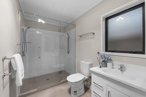 Photo of property in 4190a Great North Road, Glendene, Auckland, 0602