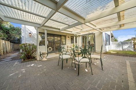 Photo of property in 5 Figtree Terrace, Goodwood Heights, Auckland, 2105