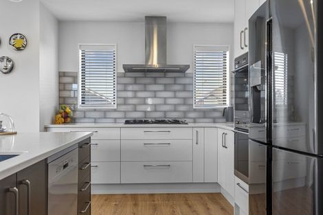 Photo of property in 28 Highgate Drive, Rangiora, 7400