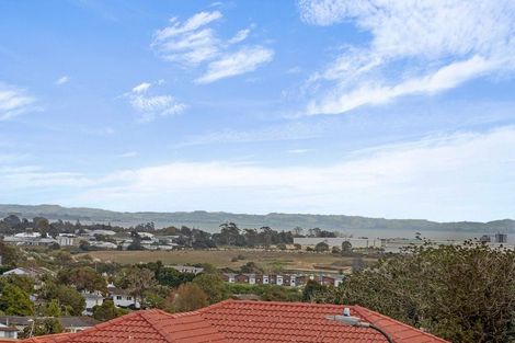 Photo of property in 5 Figtree Terrace, Goodwood Heights, Auckland, 2105