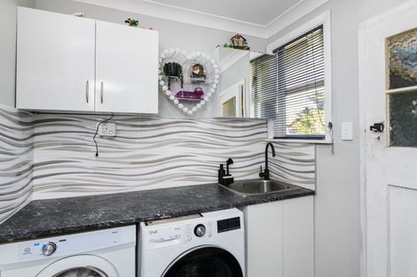 Photo of property in 30 Thames Street, Roslyn, Palmerston North, 4414