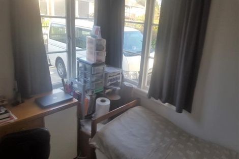 Photo of property in 1 Ward Crescent, Te Atatu Peninsula, Auckland, 0610