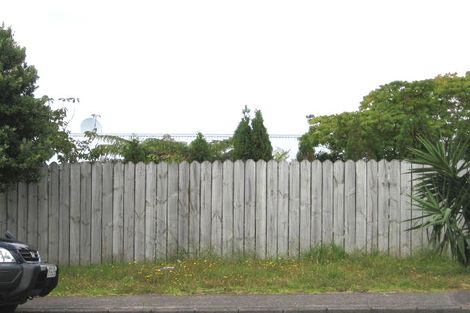 Photo of property in 2/49 Target Road, Totara Vale, Auckland, 0629