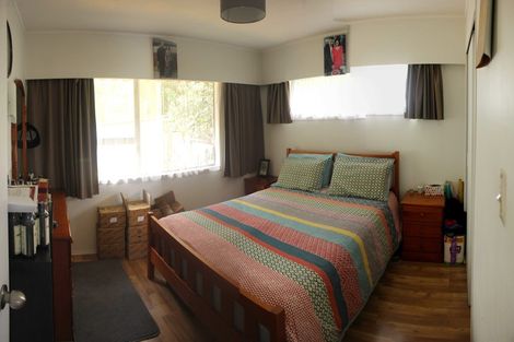 Photo of property in 1/4 Tusac Place, Totara Vale, Auckland, 0627