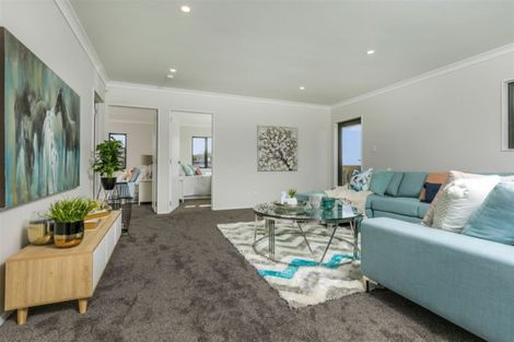 Photo of property in 29 Bernleigh Terrace, West Harbour, Auckland, 0618