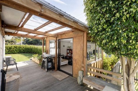 Photo of property in 21 Omokoroa Road, Omokoroa, 3114