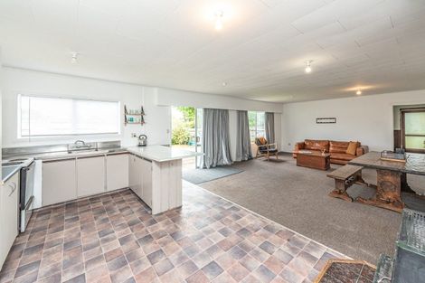 Photo of property in 30 Weraroa Road, Waverley, 4510