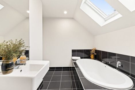 Photo of property in 5b Te Mata Peak Road, Havelock North, 4130