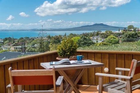 Photo of property in 23 Aberdeen Road, Castor Bay, Auckland, 0620