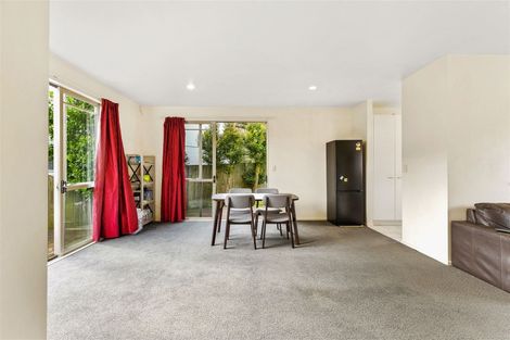Photo of property in 3/6 Nimstedt Avenue, Oteha, Auckland, 0632