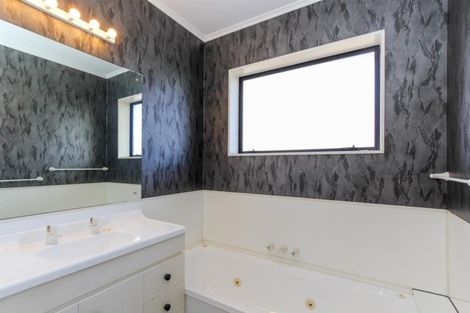 Photo of property in 1a Turakina Street, Merrilands, New Plymouth, 4312