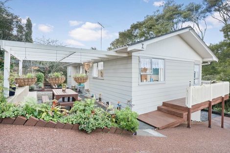 Photo of property in 14 Erica Road, Sunnynook, Auckland, 0620