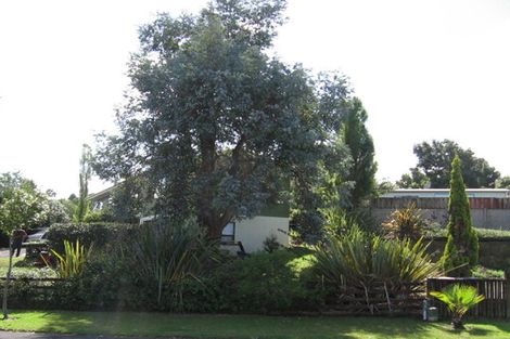 Photo of property in 3 Cedar Heights Avenue, Massey, Auckland, 0614